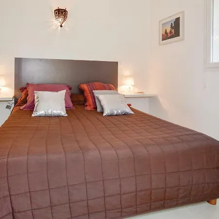 Three-bedroom Holiday In Lumio Lumio (Corsica)