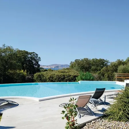 Three-bedroom Holiday In Lumio