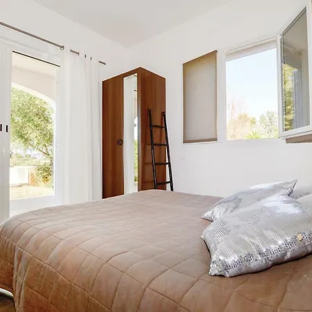 Three-bedroom Holiday In Lumio *